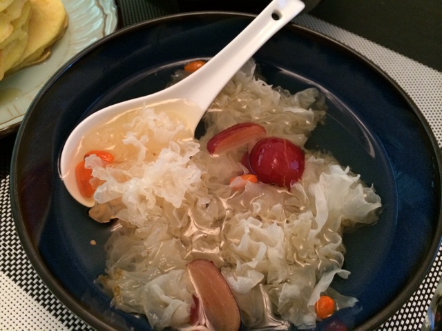 银耳红枣枸杞甜汤