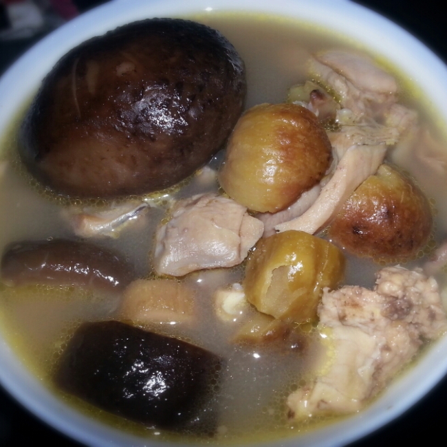 板栗炖鸡汤