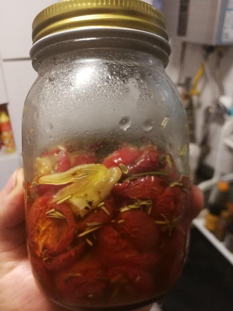 为了佛卡夏而存在的——橄榄油浸小番茄