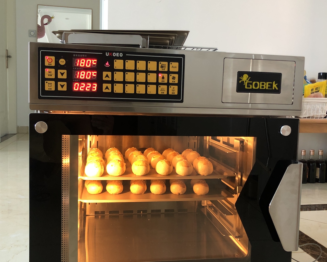 UKOEO烤箱做蛋黄酥的做法