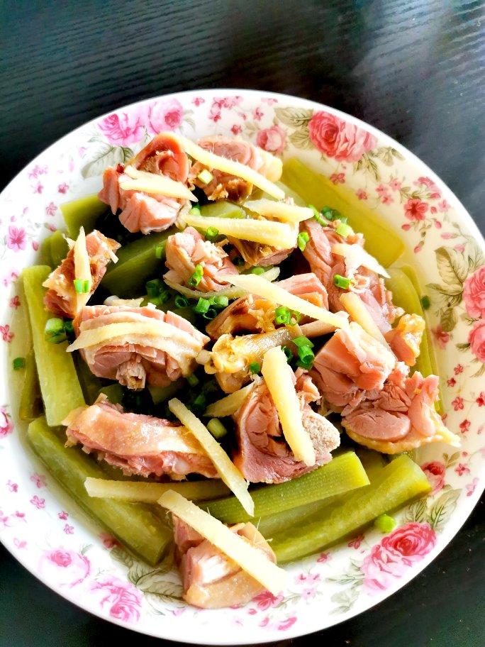 腊鸭腿蒸萝卜