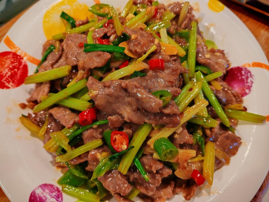 下饭神器又来了，试试这道芹菜炒牛肉！！