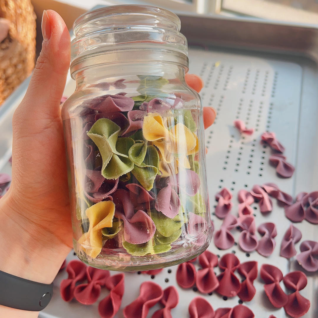 宝宝辅食：手工果蔬蝴蝶面