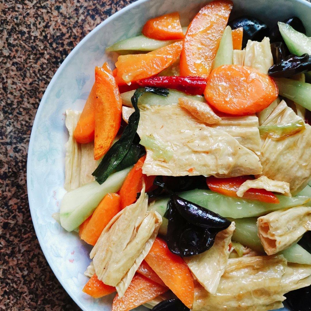 脆嫩可口，开胃下饭的素炒腐竹