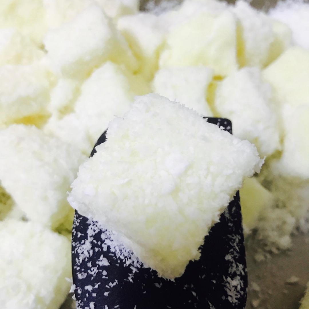 完胜85度C牛奶椰丝小方