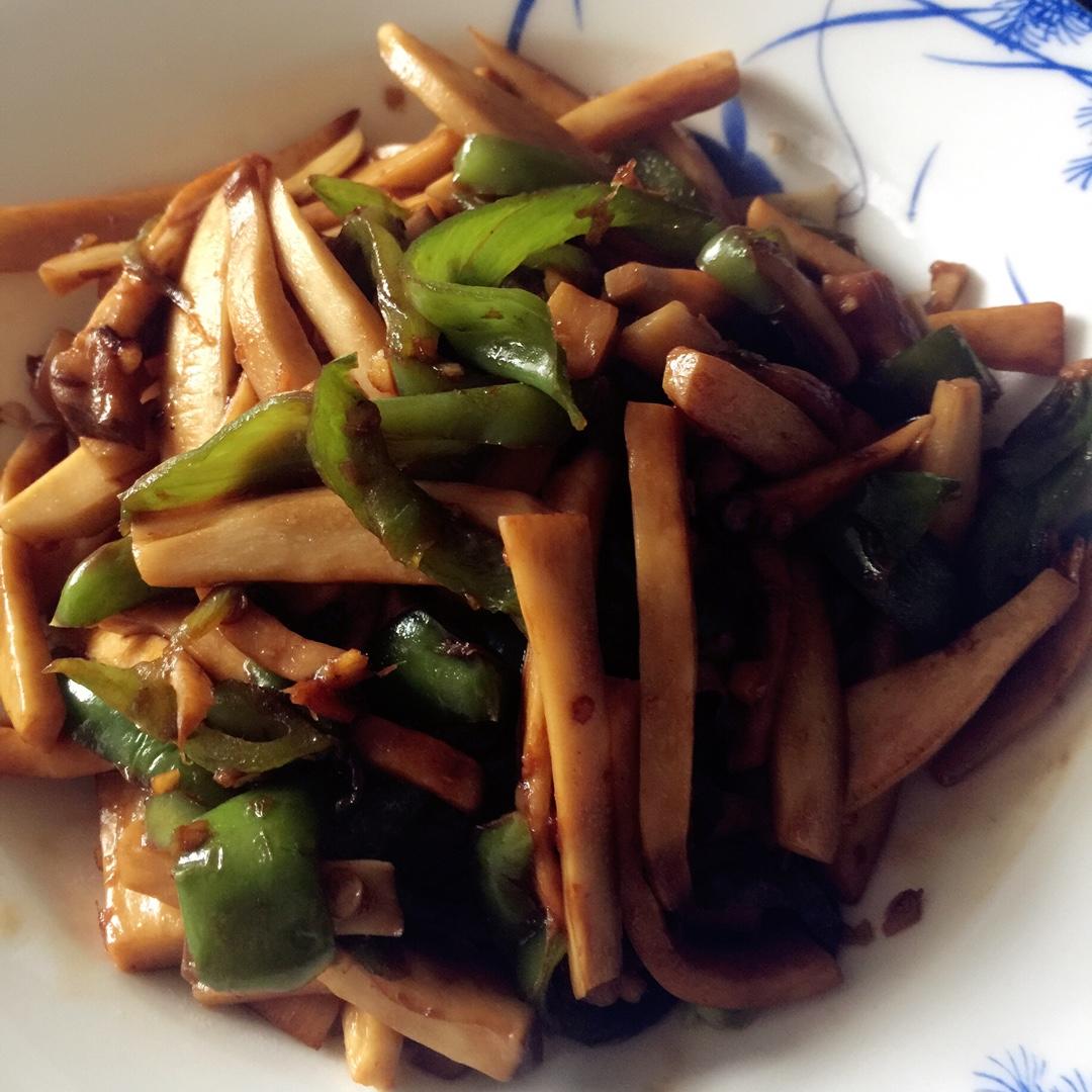 青椒素炒杏鲍菇