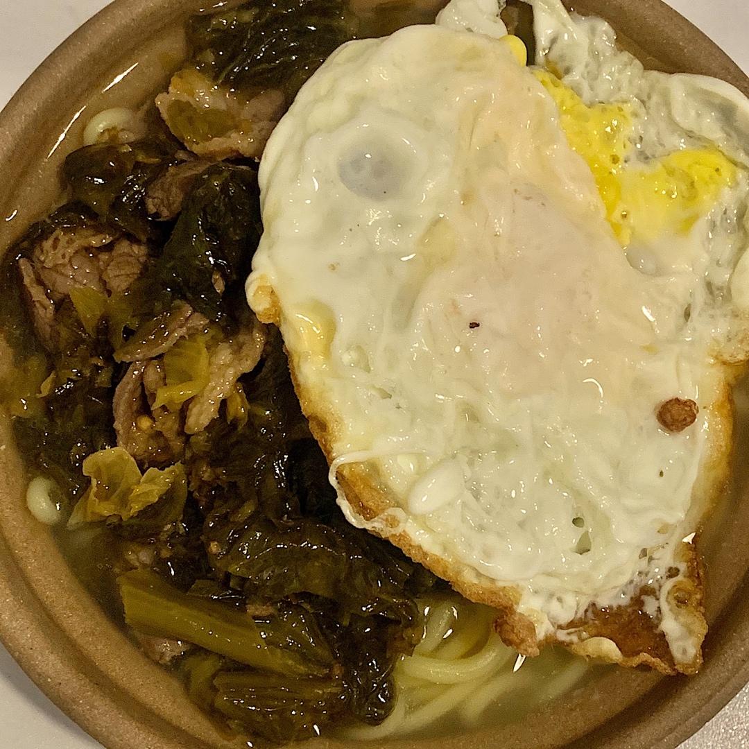 这一碗香辣酸菜牛肉面太美味！