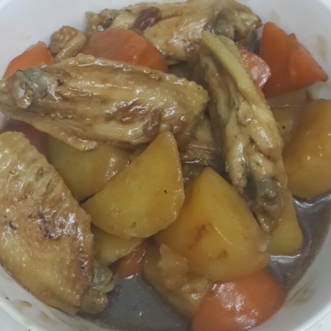 薯仔燜雞翼