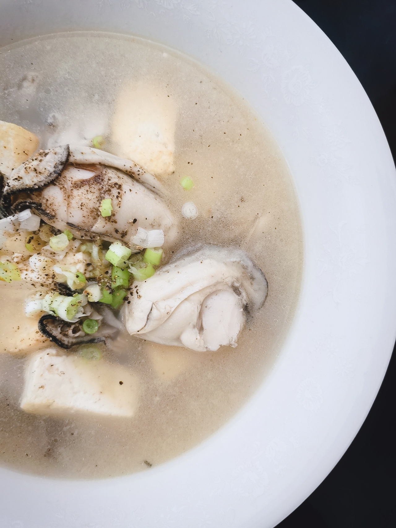 鲜掉眉毛的牡蛎豆腐汤的做法