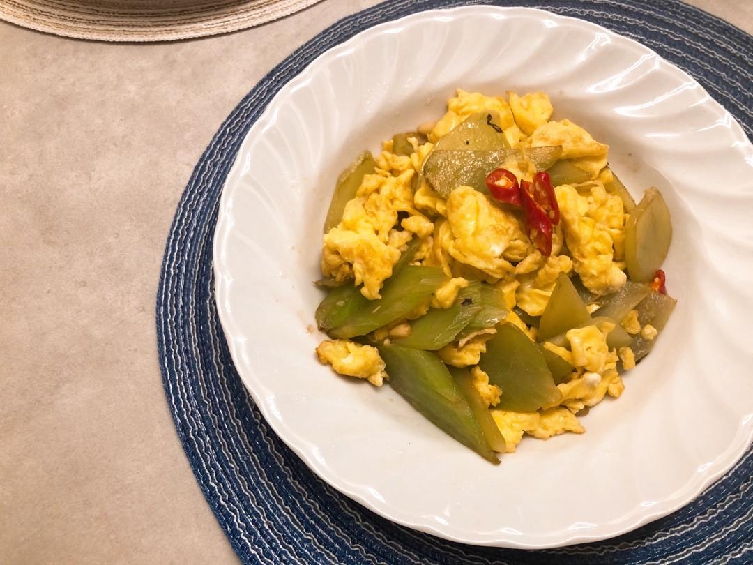 莴笋炒鸡蛋