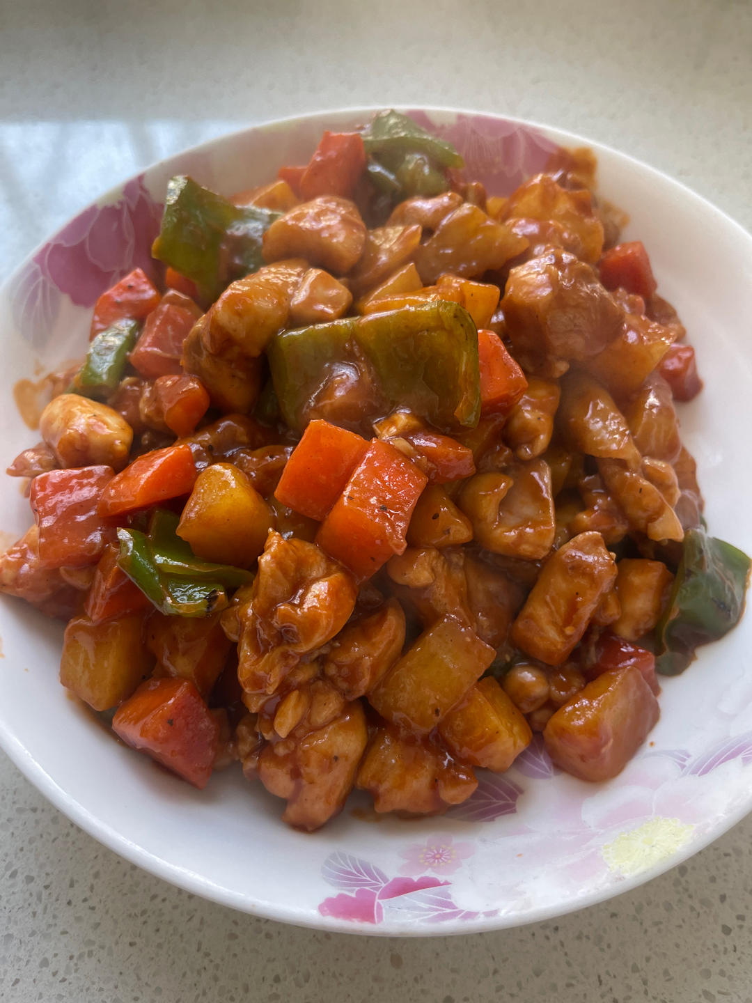 土豆和鸡腿的美味组合😋三丁炒鸡腿肉吃起来