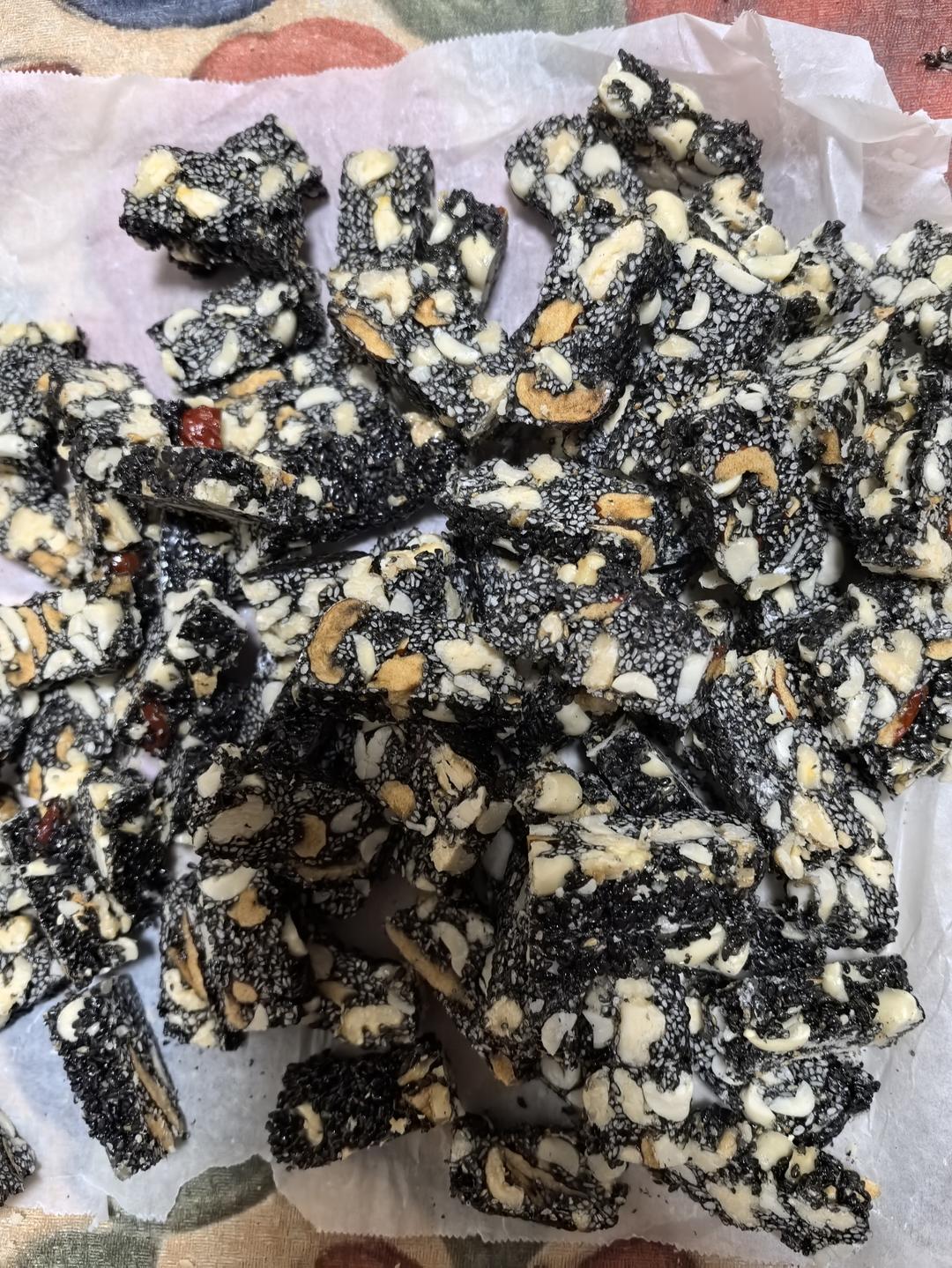 枸杞核桃花生黑芝麻片