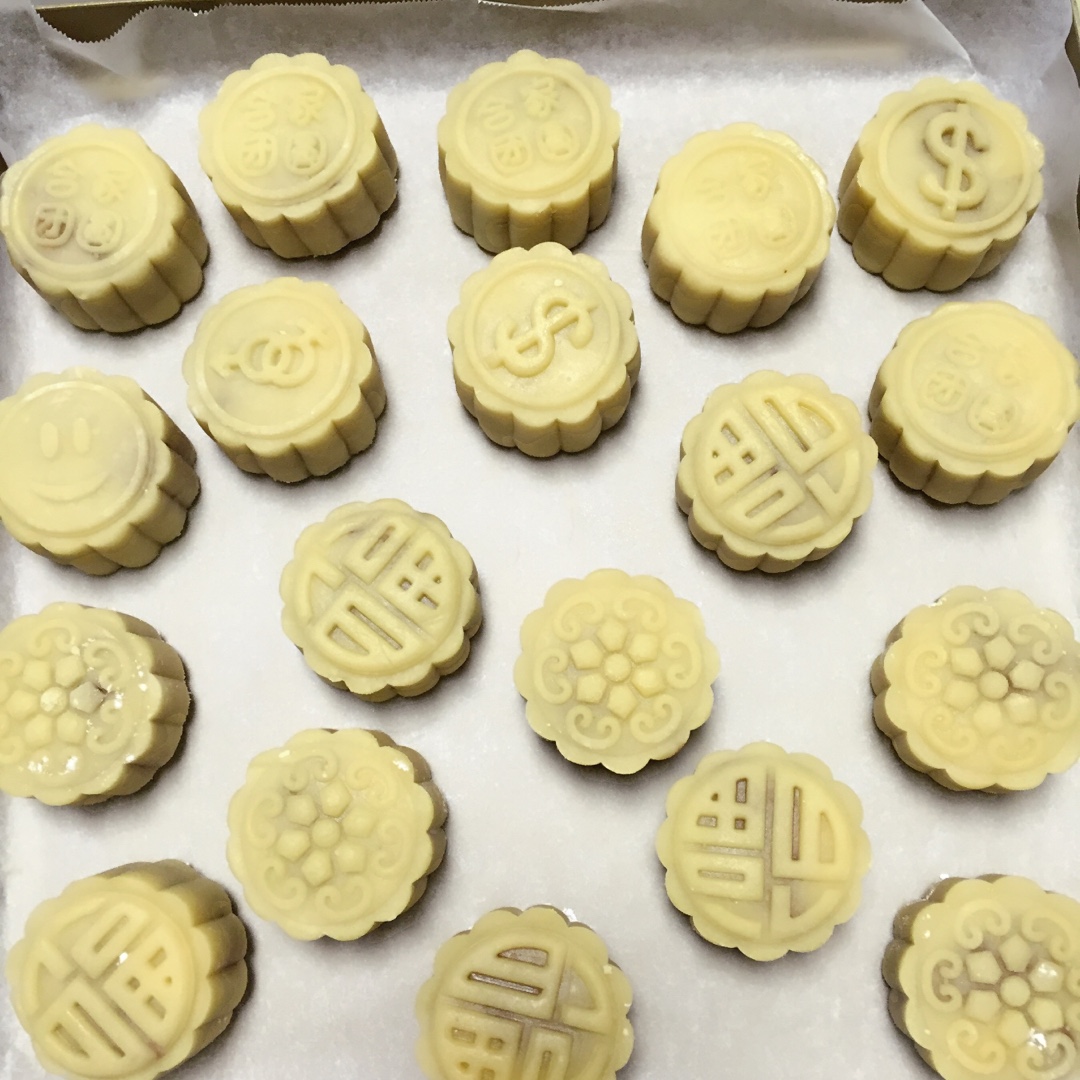 广式月饼—蛋黄莲蓉月饼
