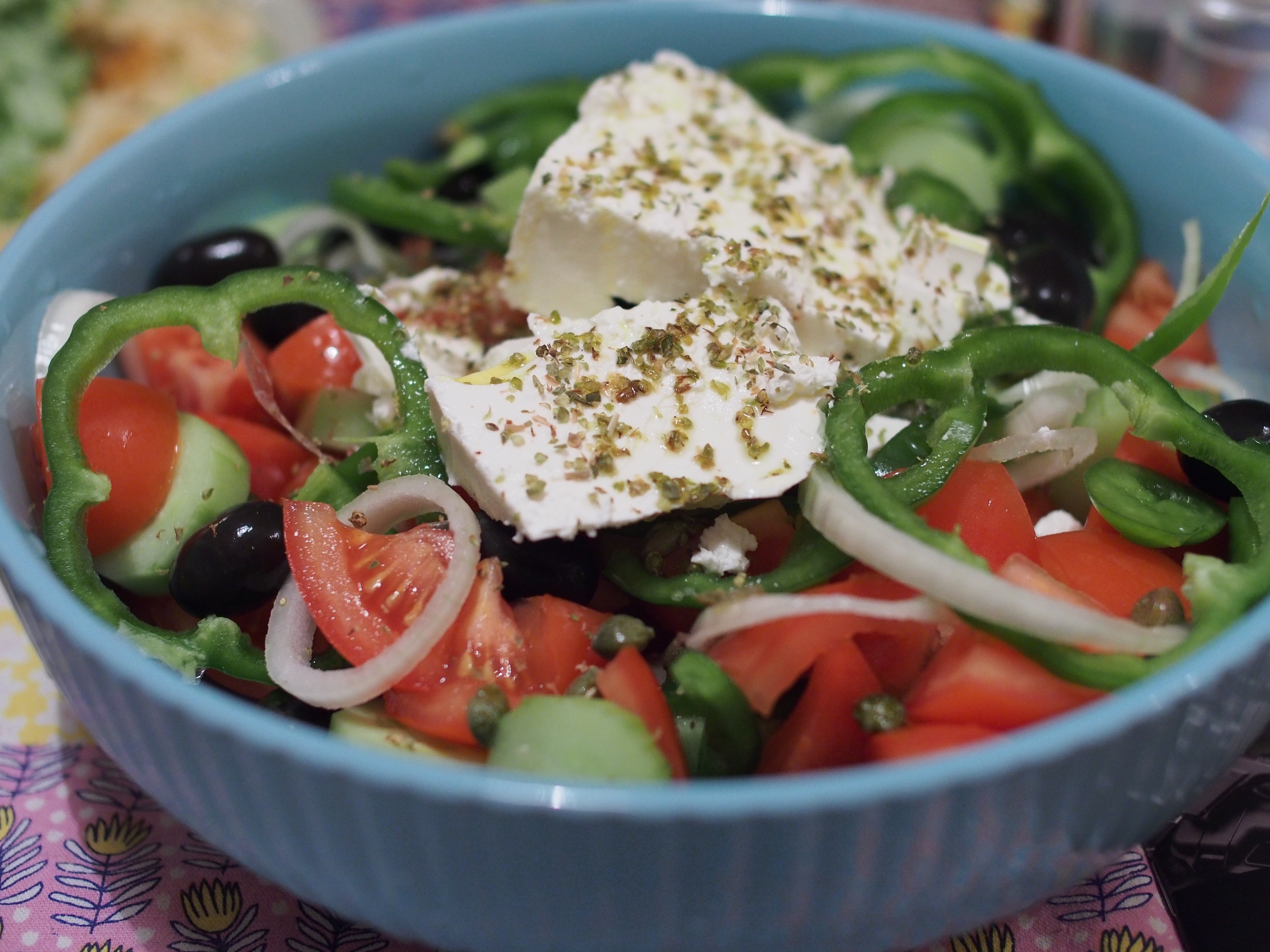 Greek salad希腊沙拉（健康又美味的蔬菜沙拉）的做法