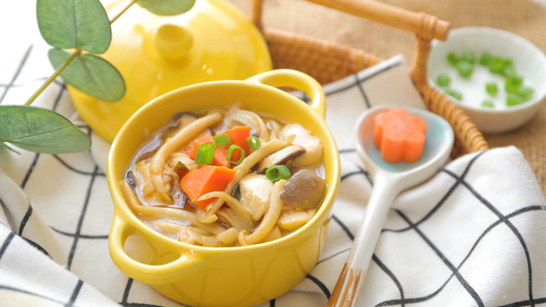 鲜菇豆腐煲 宝宝辅食天天学的做法