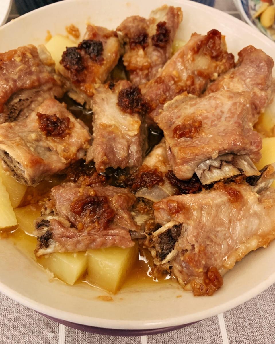 香酥排骨蒸土豆