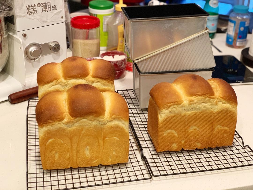 蛋黄炼奶吐司