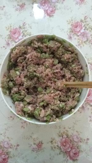 四季豆香菇猪肉饺子的做法 步骤1