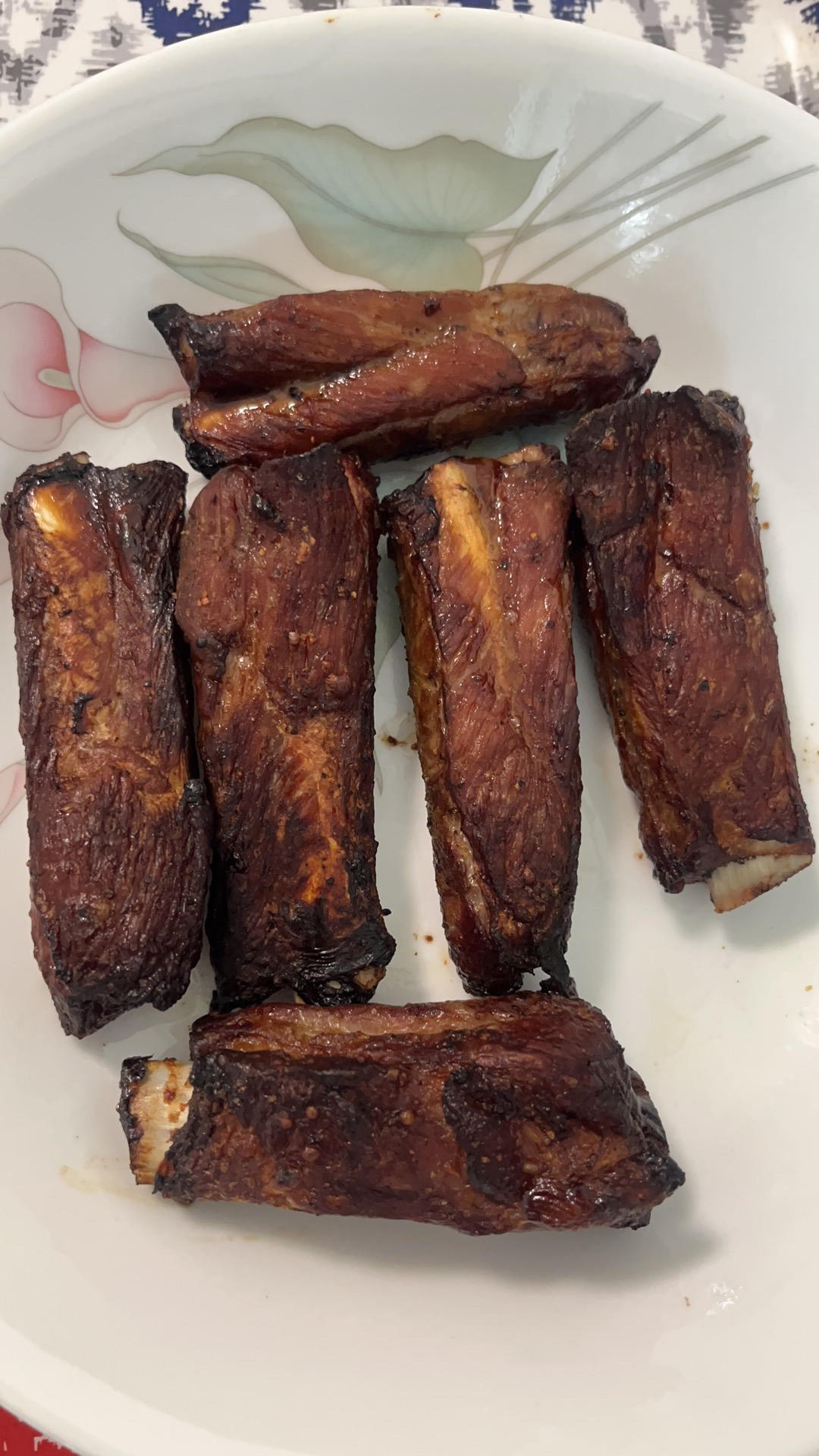 外焦里嫩！好吃到舔手指的蒜香烤排骨