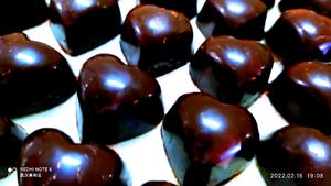 【自制无糖（纯天然代糖）巧克力系列】（之一）适合零基础的人能够看懂黑巧克力从原料到成型的全过程。告诉你自由调配各种黑巧的配方比例；附有65幅图片及视频讲解。的做法 步骤95