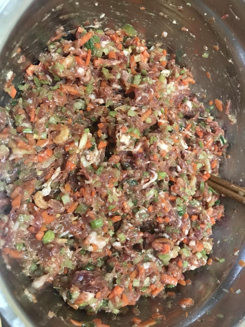 芹菜胡萝卜猪肉水饺