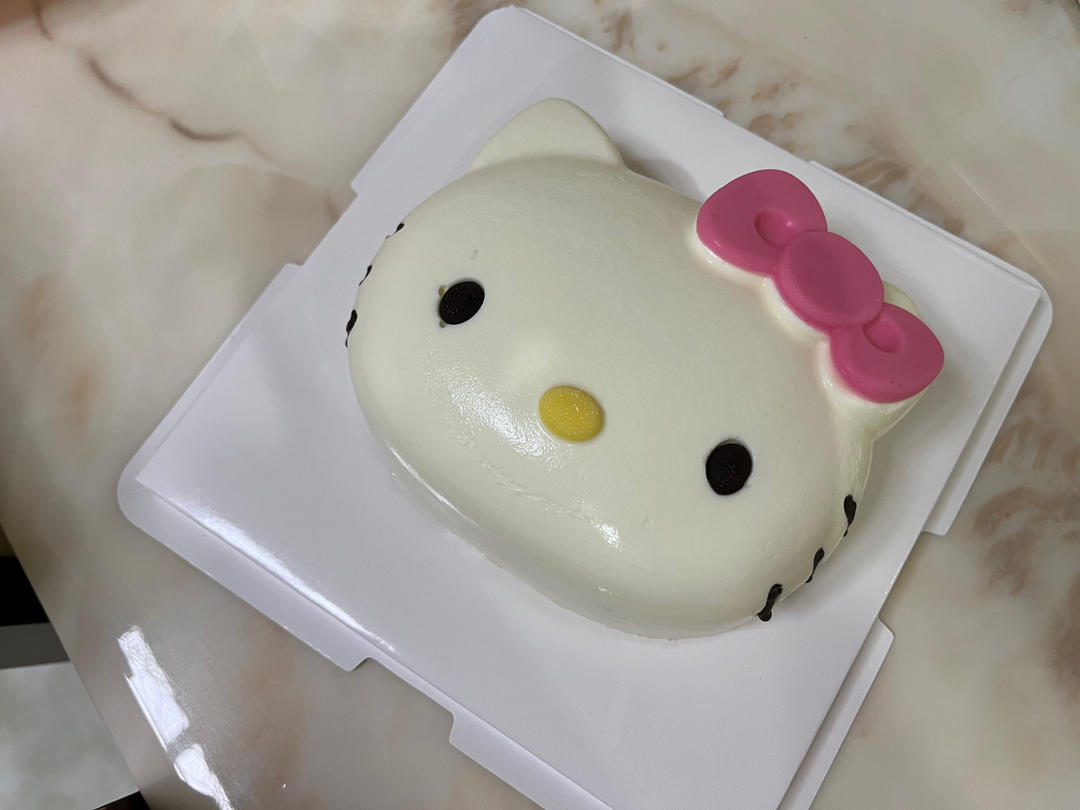 《Tinrry+》超顺滑奶香浓郁的Kitty酸奶芝士慕斯蛋糕