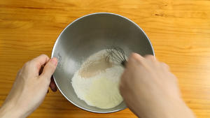 厨师机揉面分分钟出手套膜的做法 步骤3
