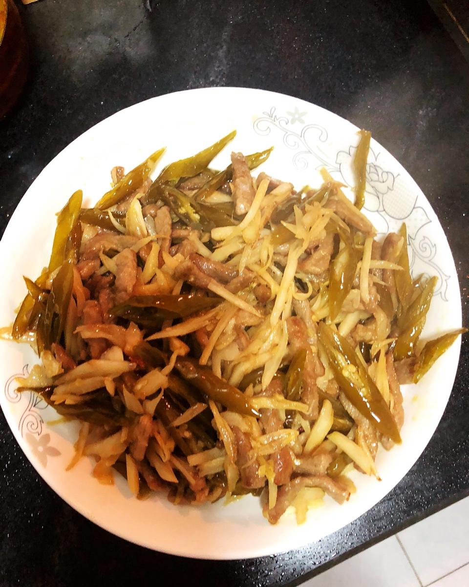 芹菜泡椒牛肉丝