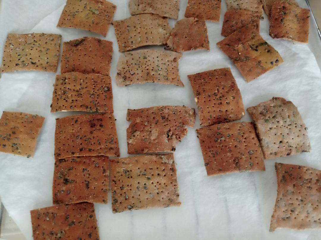 减肥零食之黑全麦无糖无油葱香苏打饼干