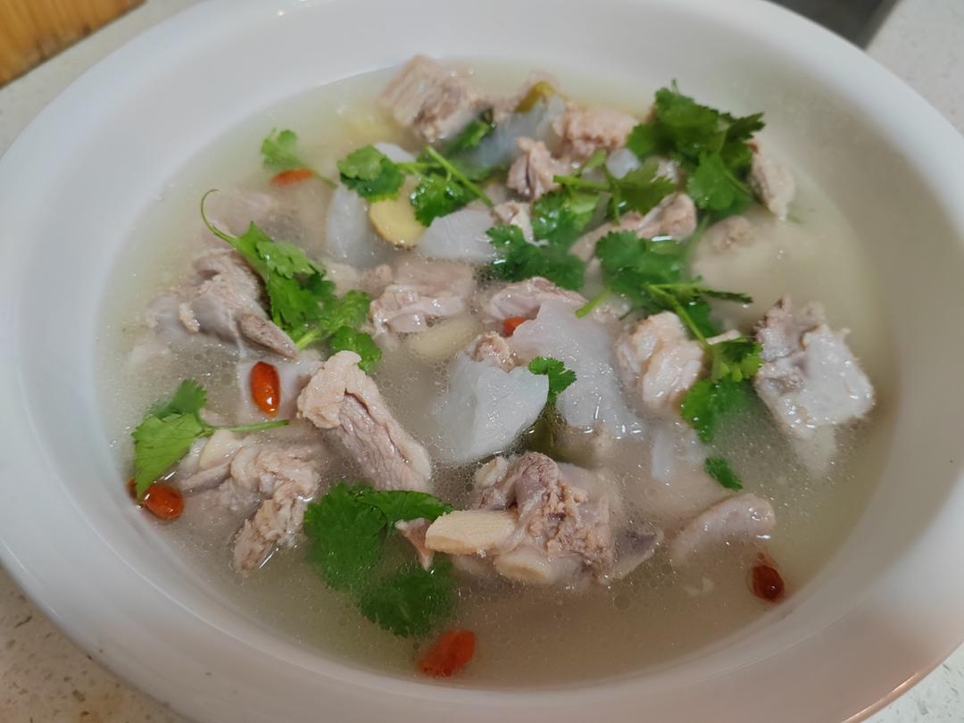 炖羊肉羊排时，切记4放3不放诀窍，炖出来汤浓肉香,软烂没腥味