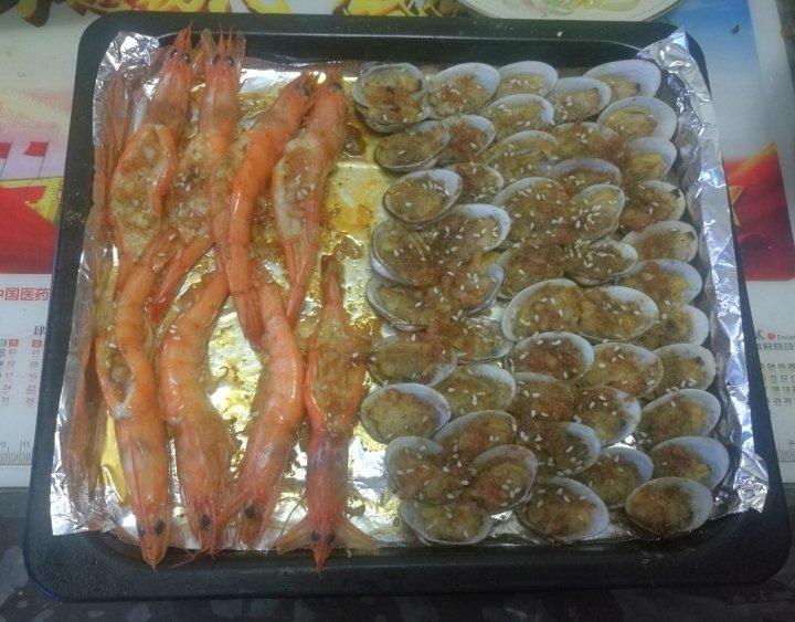 蒜蓉金针菇烤花蛤虾