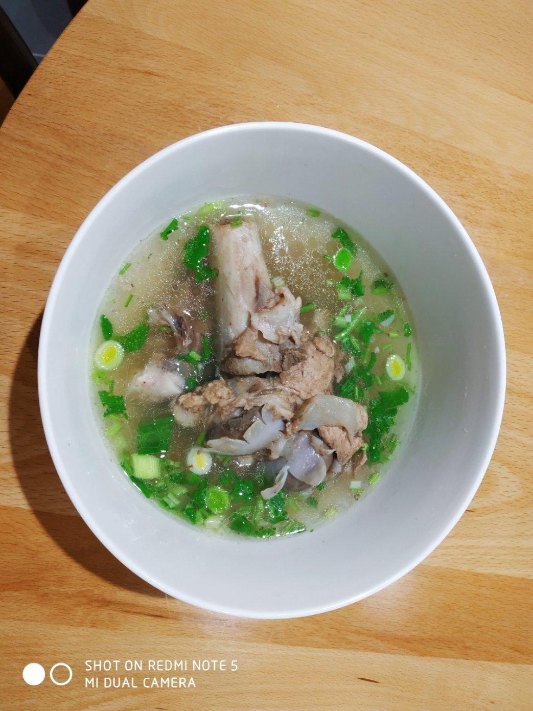 最单纯的大骨头汤