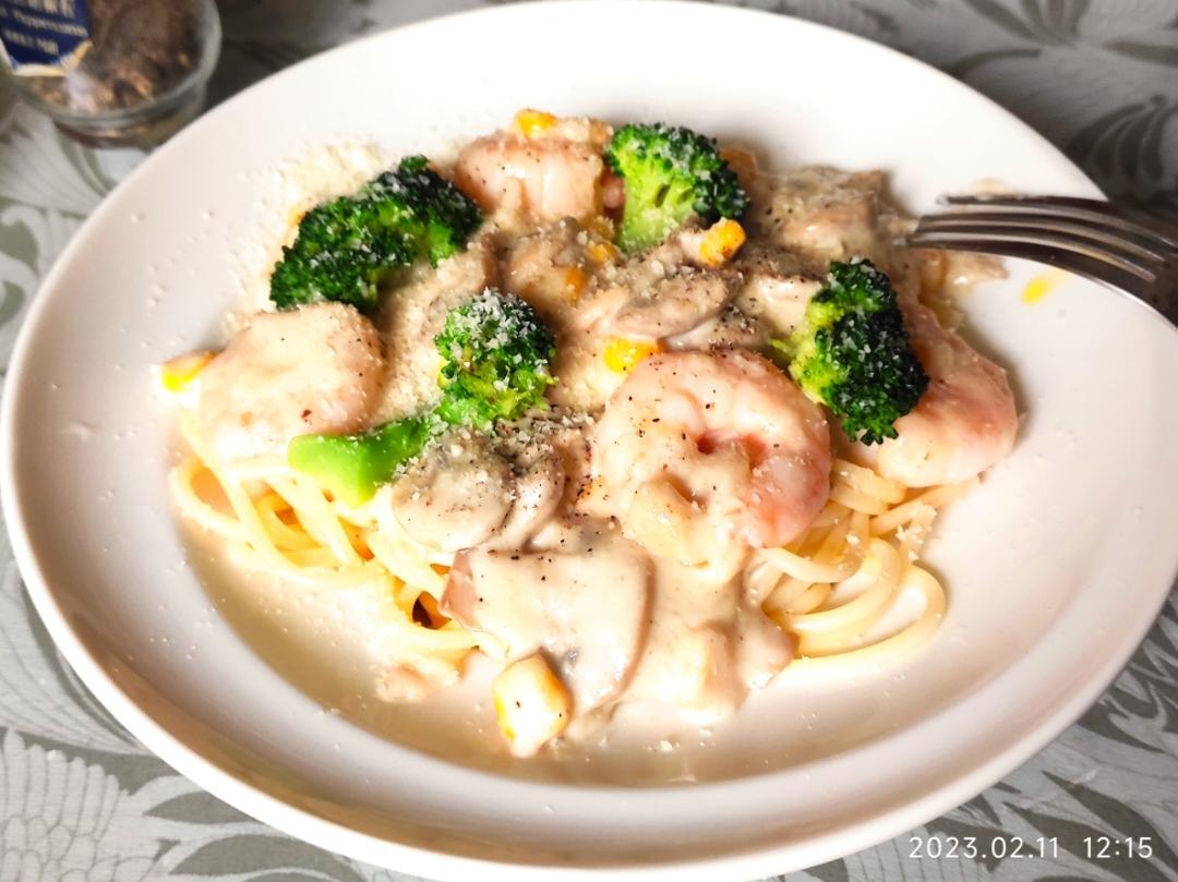 白酱蘑菇培根意大利面