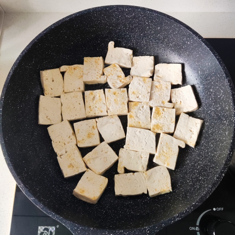 家庭版香煎豆腐（铁板烧烤味）的做法 步骤4