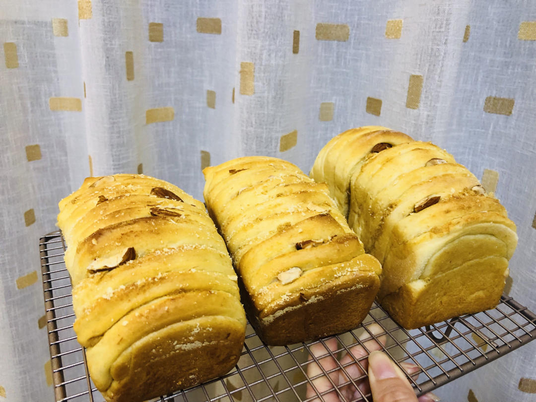 手撕千层肉松面包