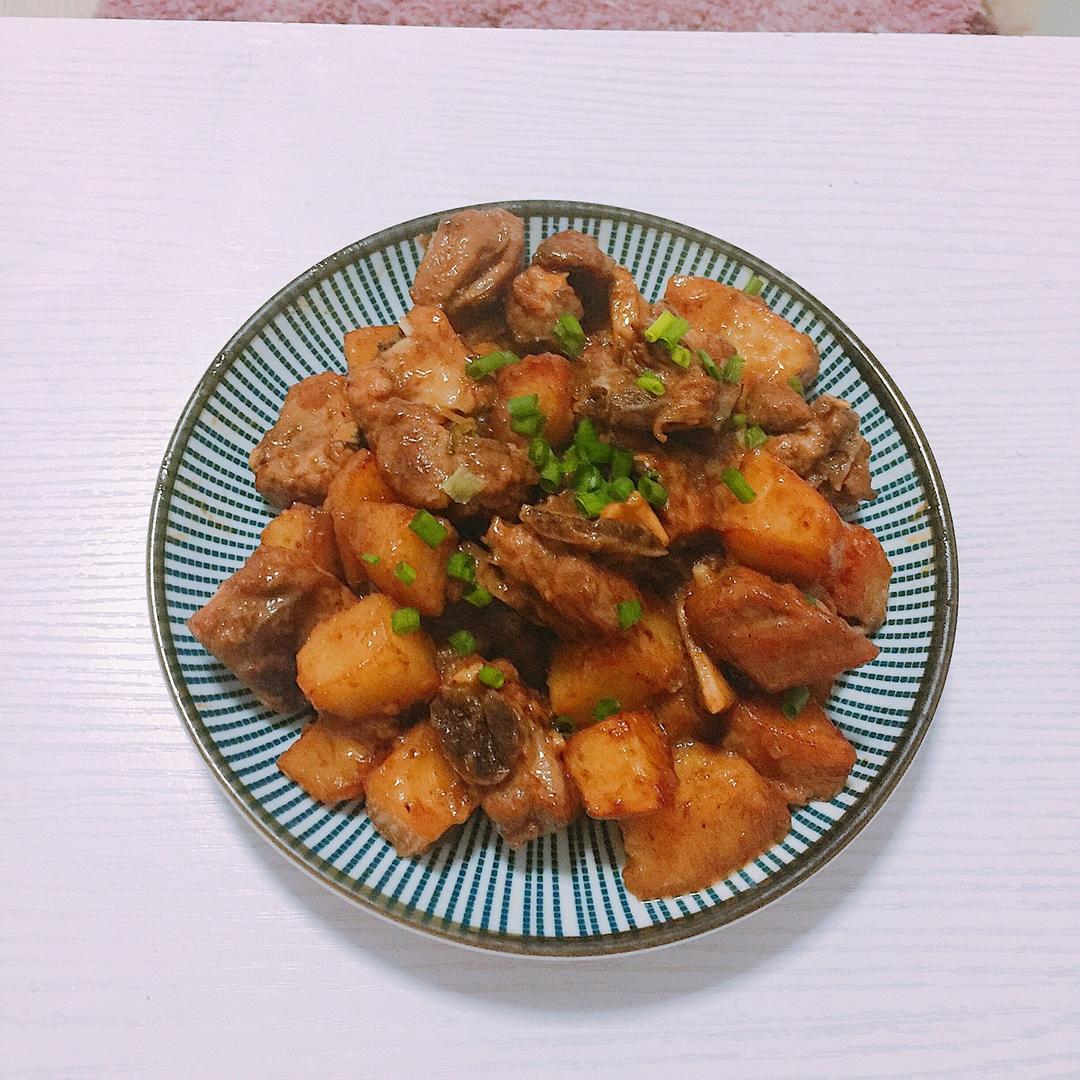 土豆烧排骨