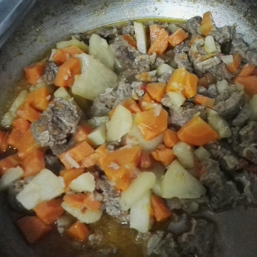 番茄土豆炖牛腩