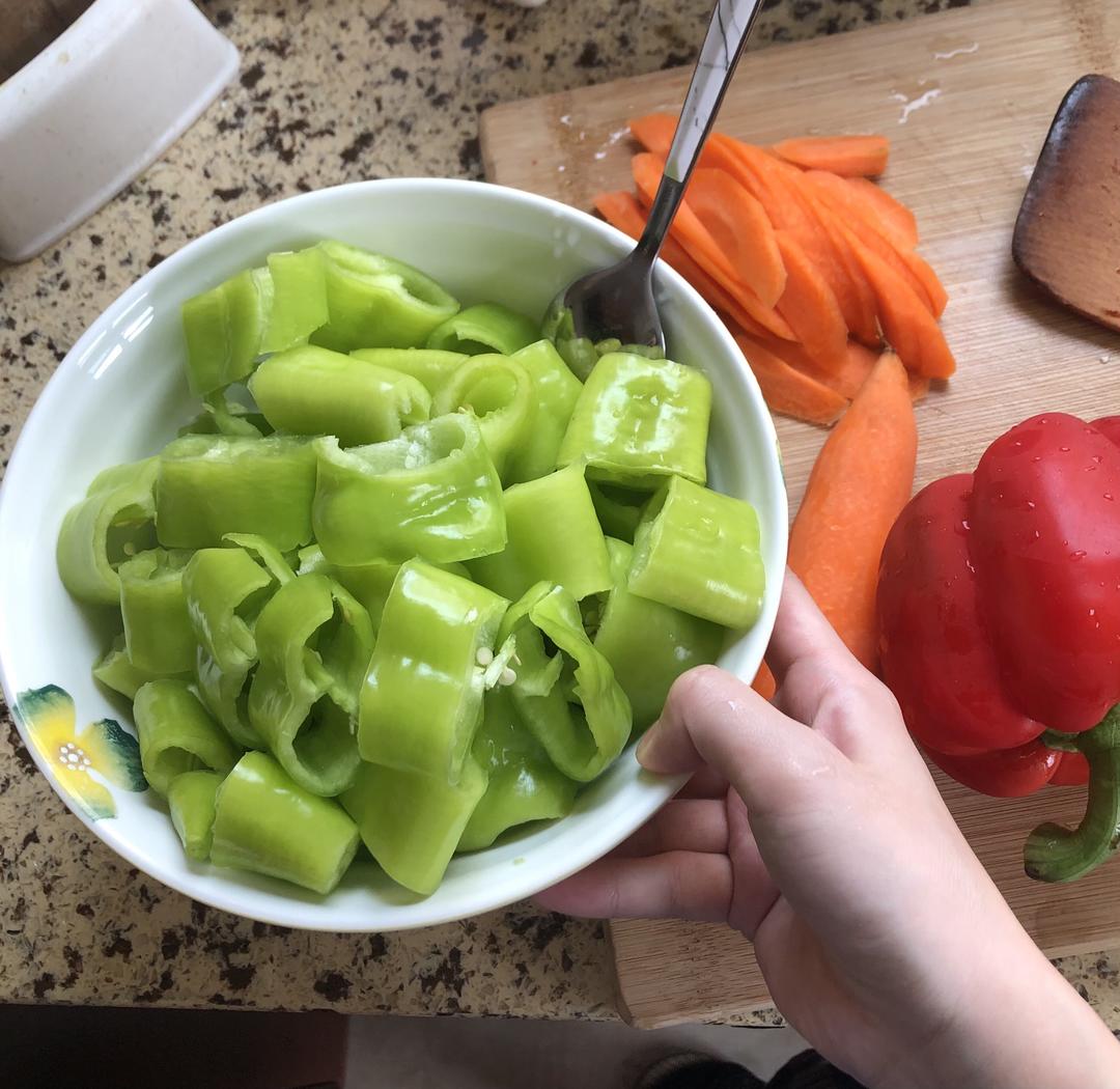 家传菜：木姜子油拌尖椒