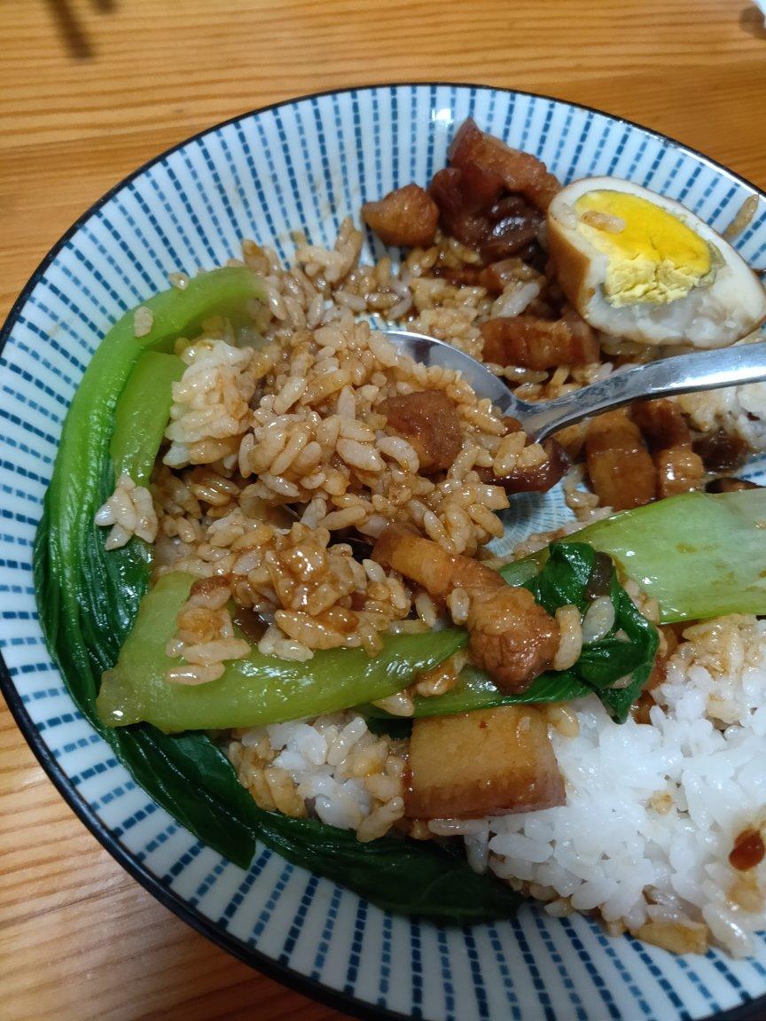 洋葱酥卤肉饭