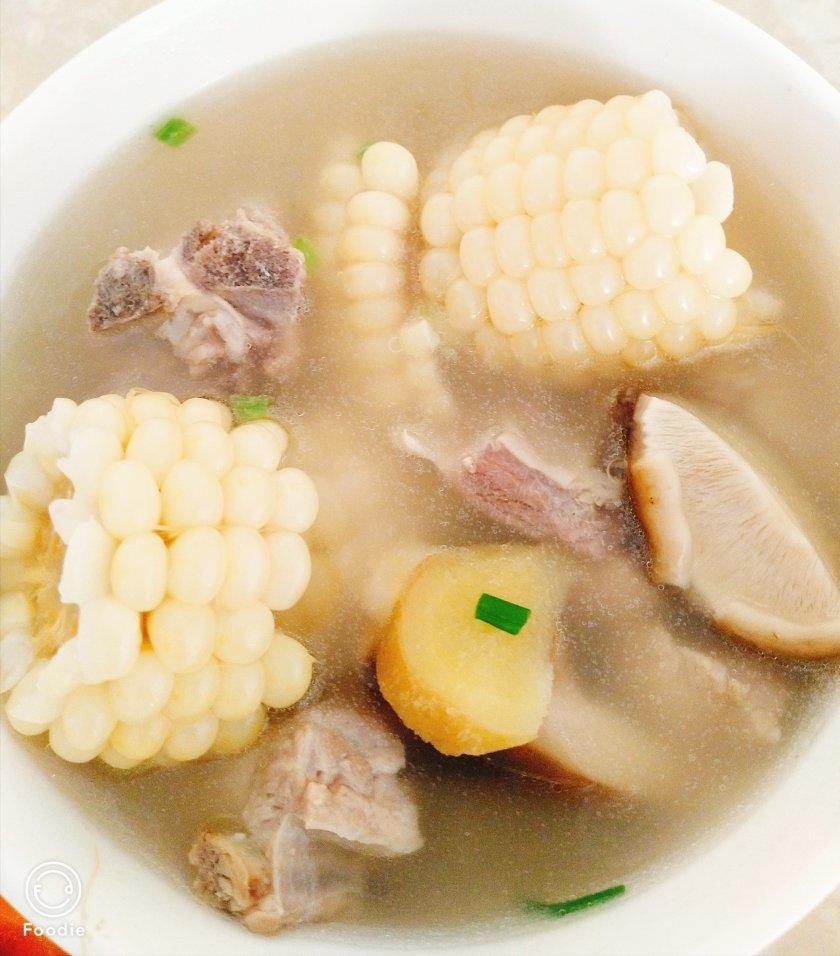 玉米香菇排骨汤