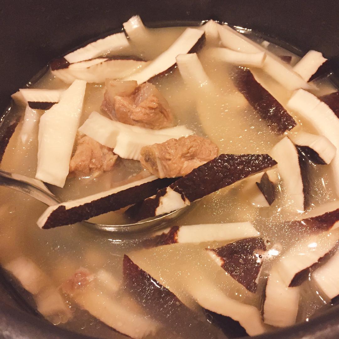 椰子煲排骨汤的做法