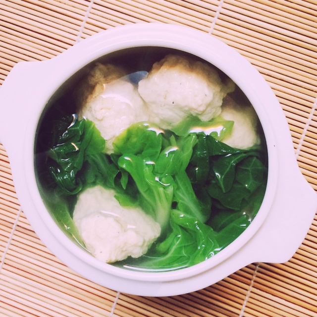 鸡肉丸子青菜汤