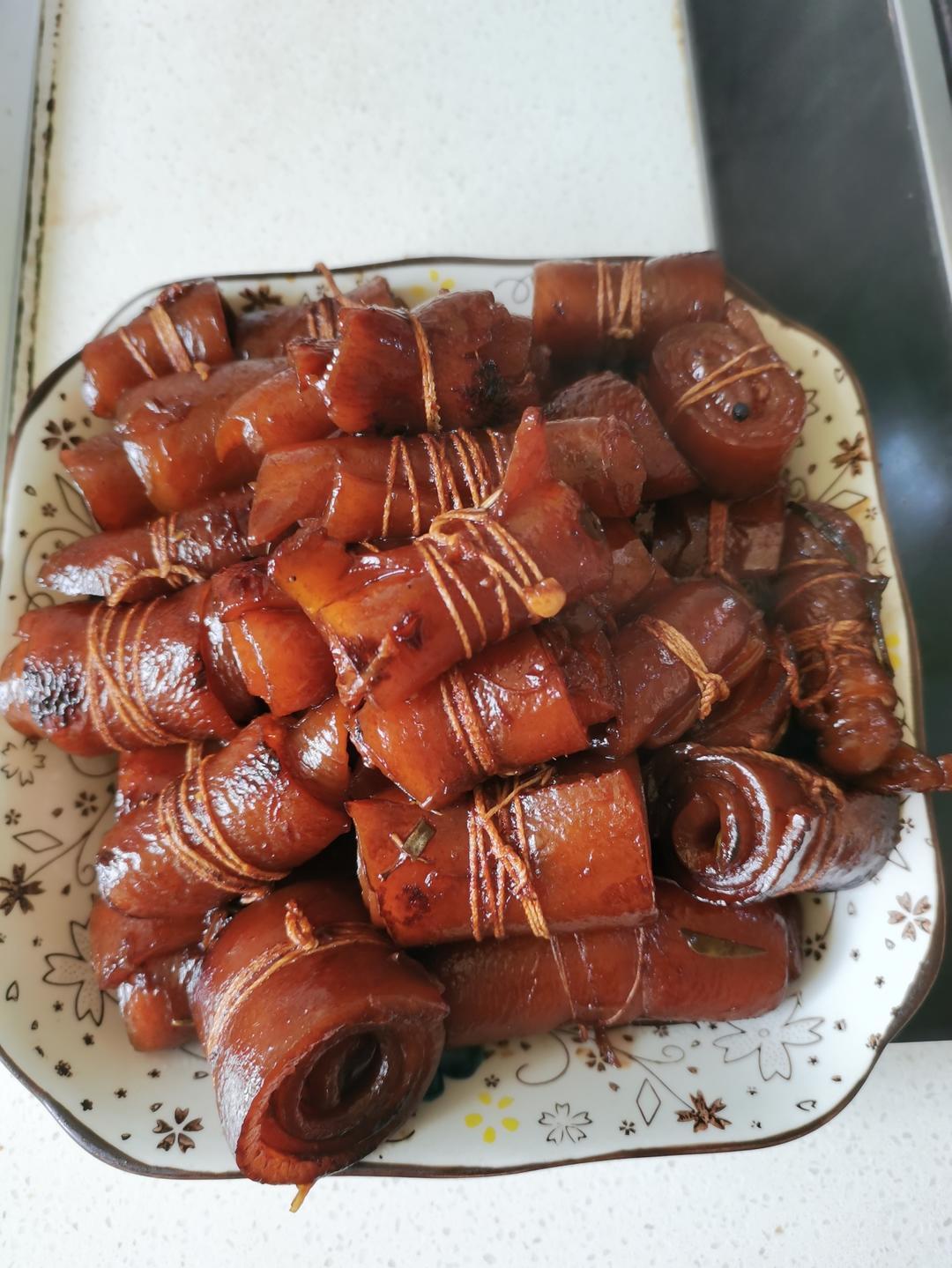 红烧猪皮卷