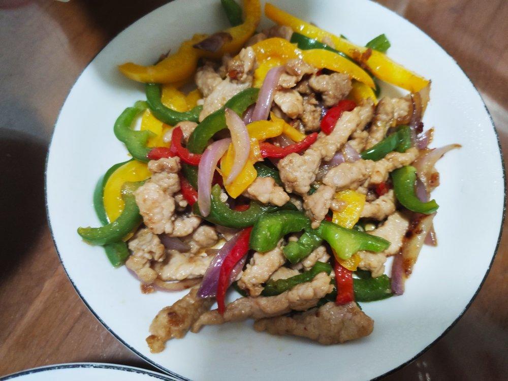 青椒肉丝，这样炒太好吃了。