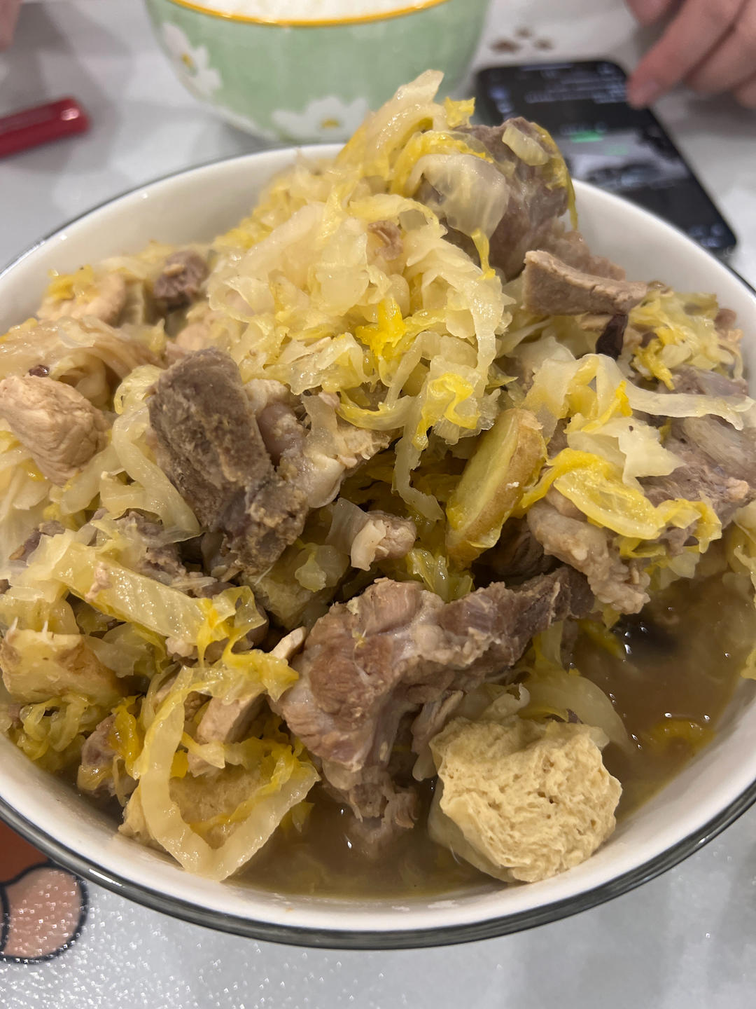 东北酸菜汤炖脊骨