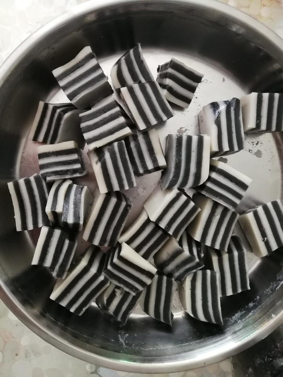 芝麻椰汁千层糕