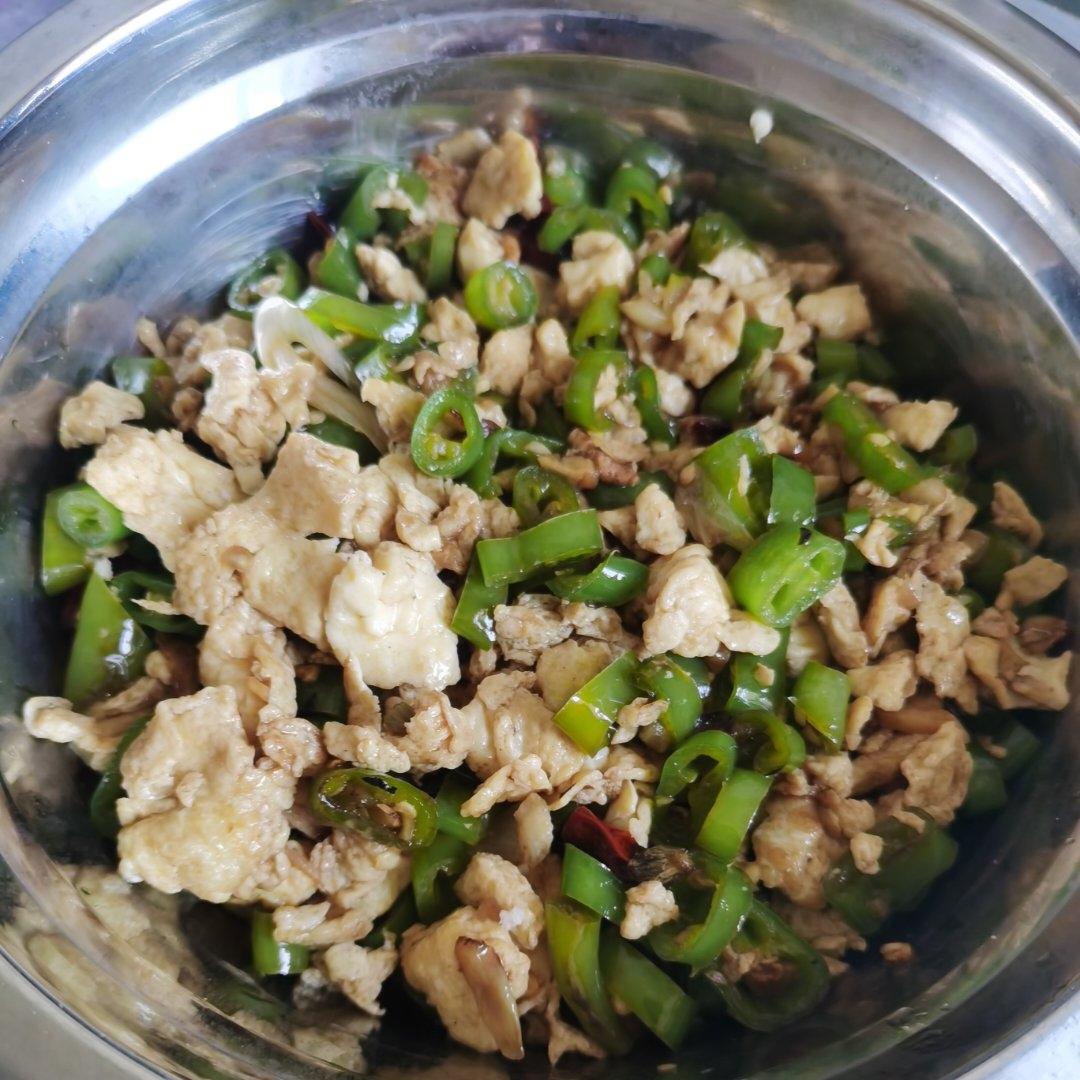 下饭夹馍都好吃的线椒炒鸡蛋