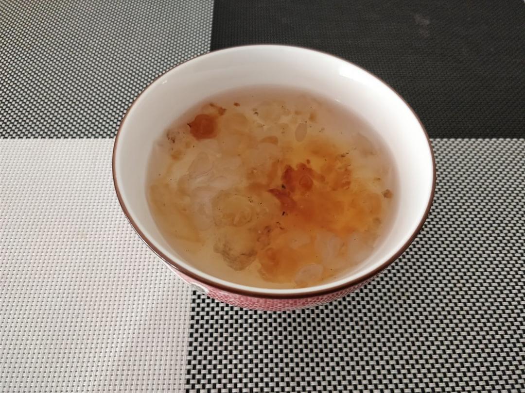 桃胶皂角米炖雪燕