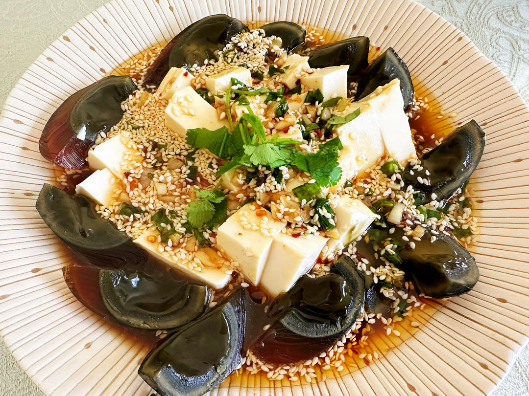 皮蛋拌豆腐