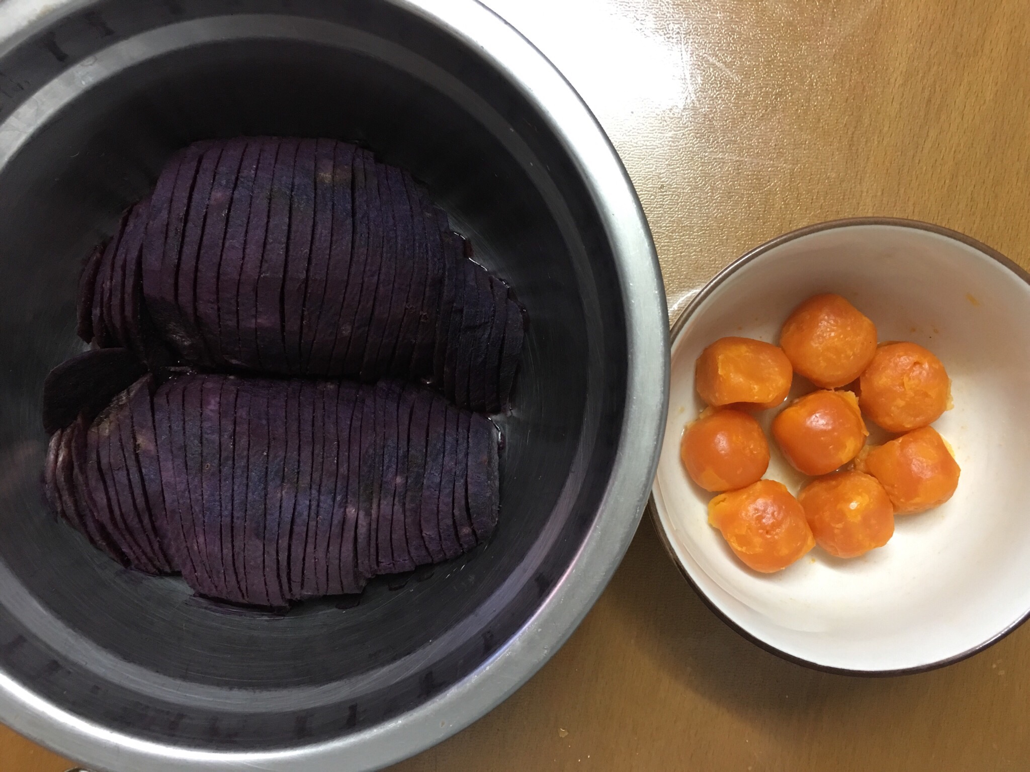 紫薯蛋黄酥的做法 步骤3